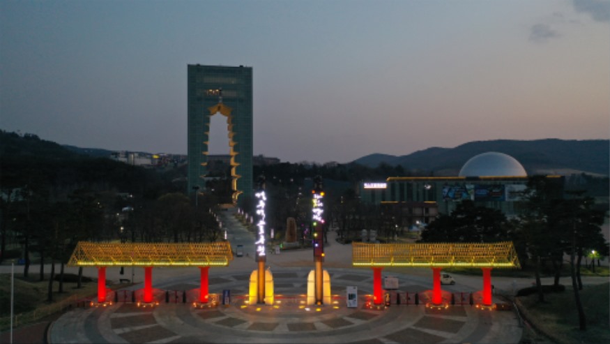 경주엑스포대공원 홍보조형물이 세워질 정문 광장의 야간 전경.jpg