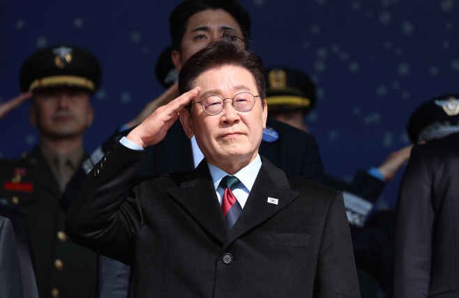 2026022001001120300061381 불법계엄 군거듭나다.jpg